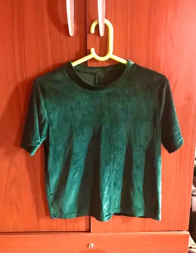 Polera de terciopelo verde abertura trasera - miniatura 1