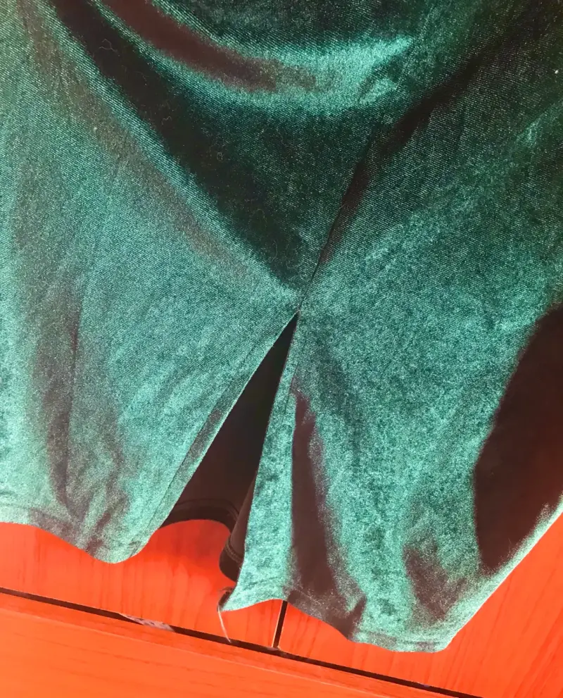 Polera de terciopelo verde abertura trasera - 3