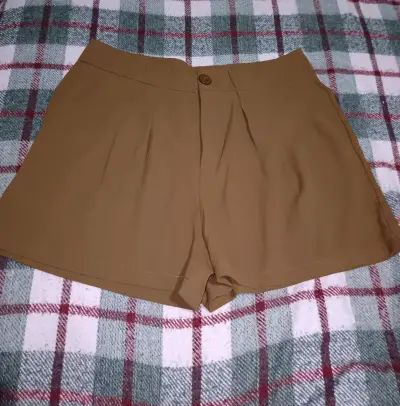 Shorts de mujer color camel - miniatura 1
