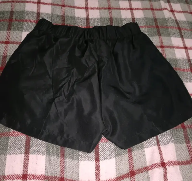 Shorts negros de mujer en buen estado - 2