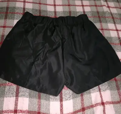 Shorts negros de mujer en buen estado - miniatura 2