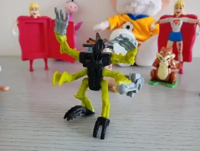 Colección de figuras de acción y peluche infantil - miniatura 3