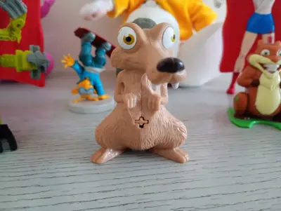 Colección de figuras de acción y peluche infantil - miniatura 4