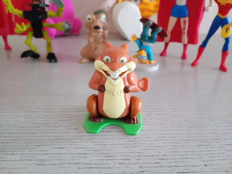 Colección de figuras de acción y peluche infantil - 5