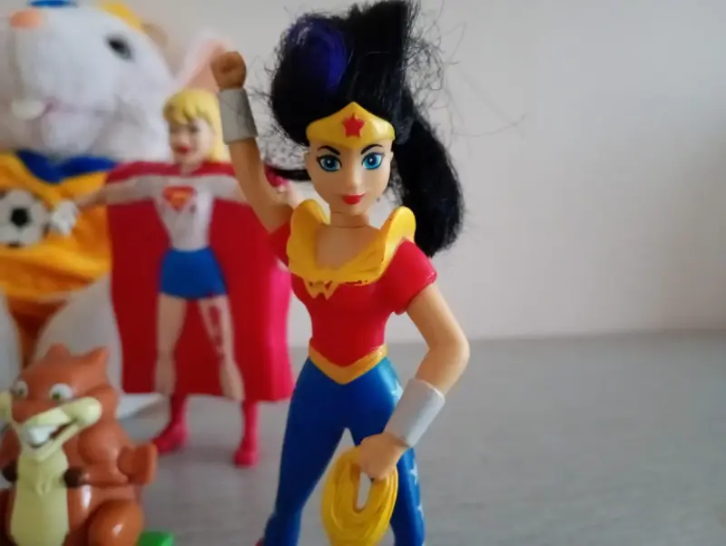 Colección de figuras de acción y peluche infantil - 6