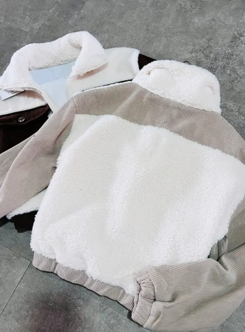 Chaqueta teddy con diseño moderno - 2