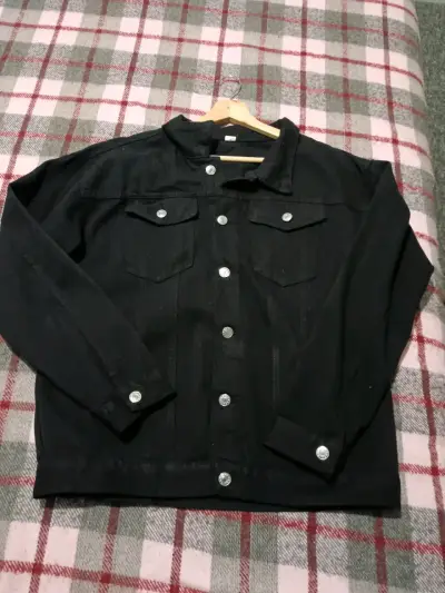 Chaqueta negra de mezclilla para hombre - miniatura 1