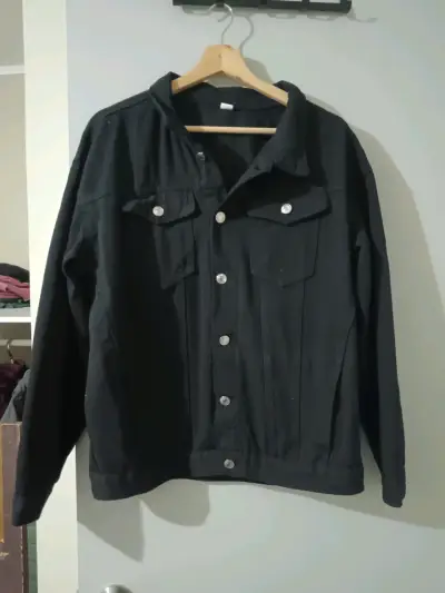 Chaqueta negra de mezclilla para hombre - miniatura 2