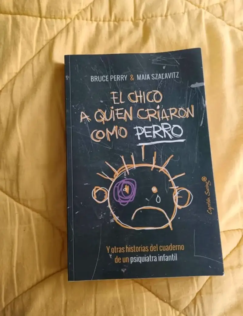 Libro 'El Chico a Quien Criaron Como Perro'