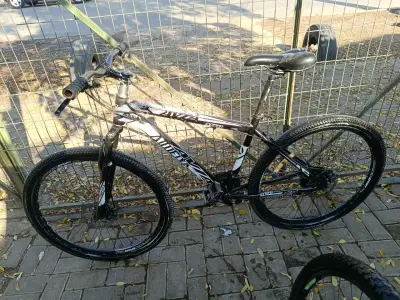 Bicicleta MTB Aro 29 Negra y Blanca - miniatura 1