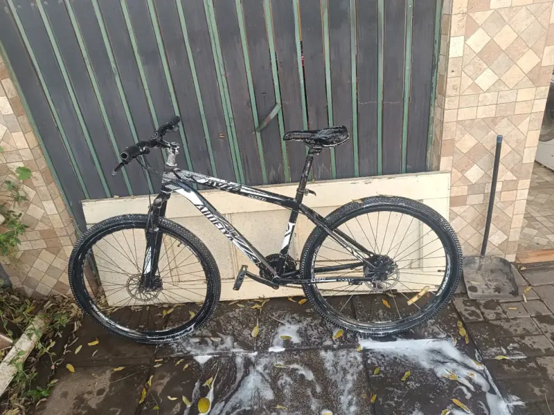 Bicicleta MTB Aro 29 Negra y Blanca - 3