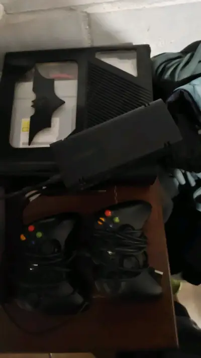 Consola Xbox 360 con accesorios y juegos - miniatura 3