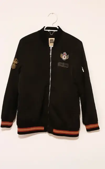 Chaqueta negra estilo bomber con bordados - miniatura 1