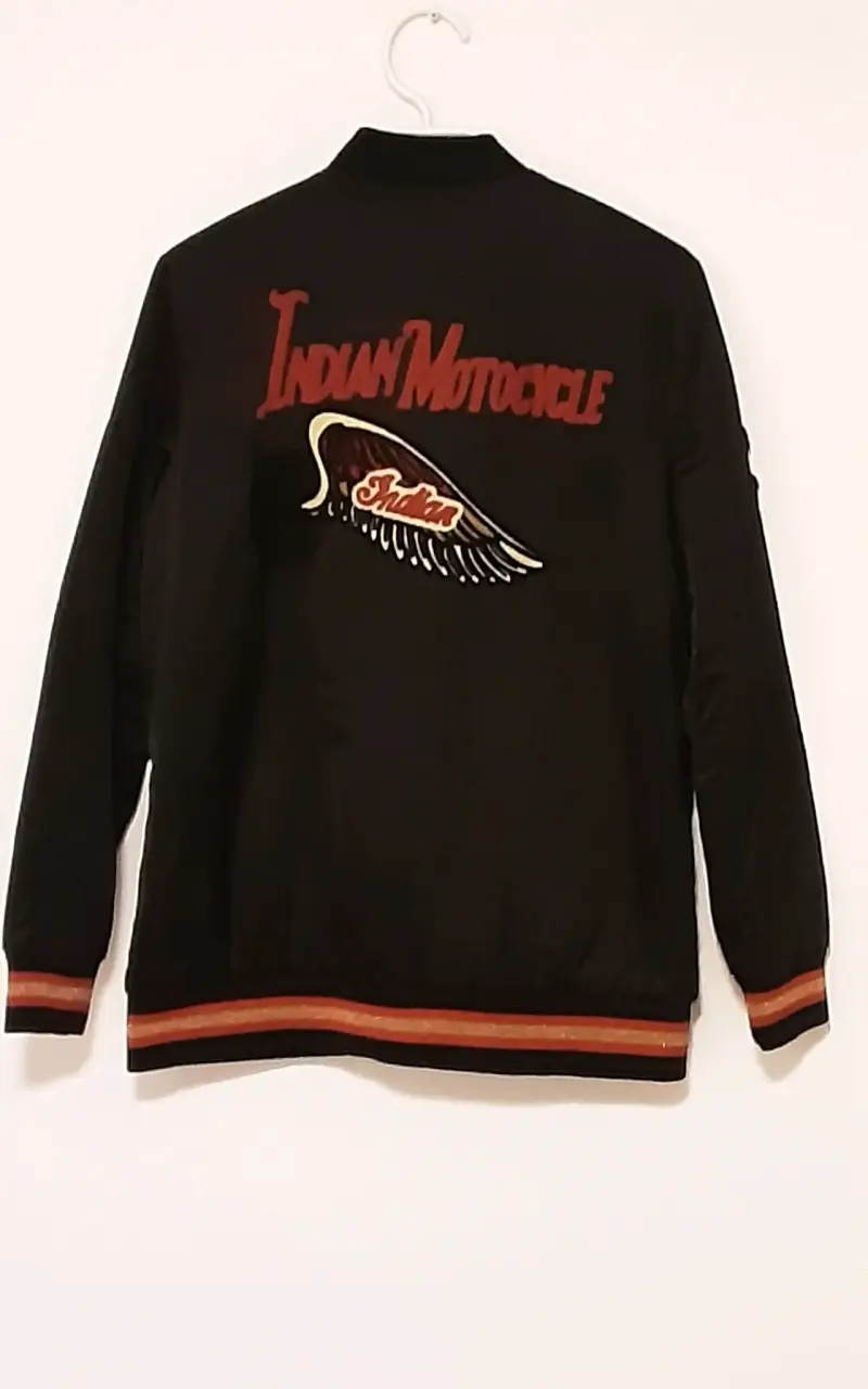Chaqueta negra estilo bomber con bordados - 2