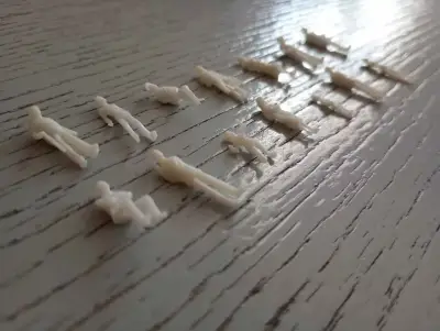 Lote 84 figuritas para maqueta arquitectura - miniatura 2