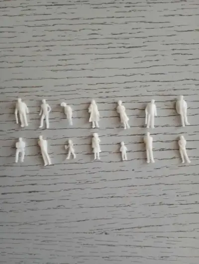 Lote 84 figuritas para maqueta arquitectura - miniatura 3