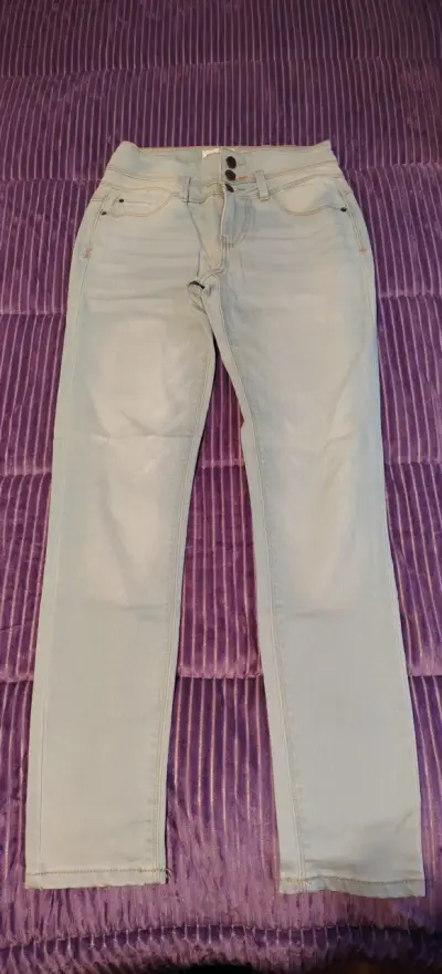 Jeans ajustados celestes para mujer - miniatura 2