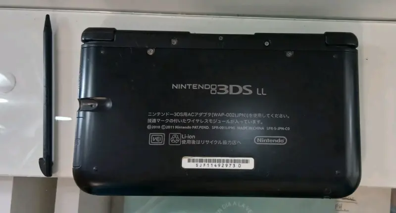 Consola portátil Nintendo 3DS XL negra - 4