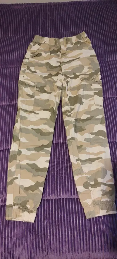 Pantalones cargo camuflados para mujer - miniatura 2