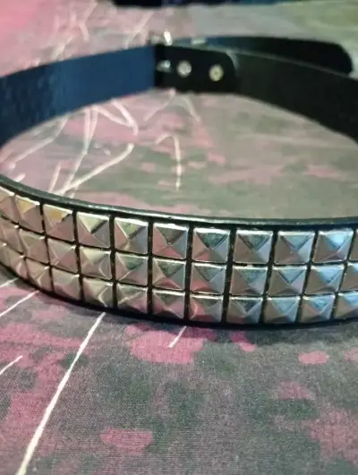 Cinturón Punk negro con tachas metálicas - miniatura 1
