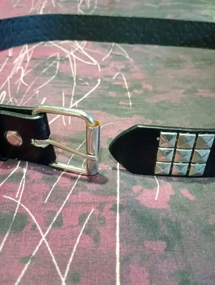 Cinturón Punk negro con tachas metálicas - 2