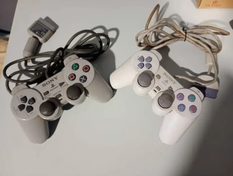 Lote Pack Dos Joysticks originales para reparar - 1
