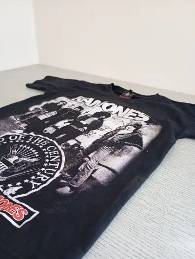 Polera negra Ramones End of the Century - miniatura 2