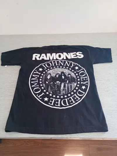 Polera negra Ramones End of the Century - miniatura 4