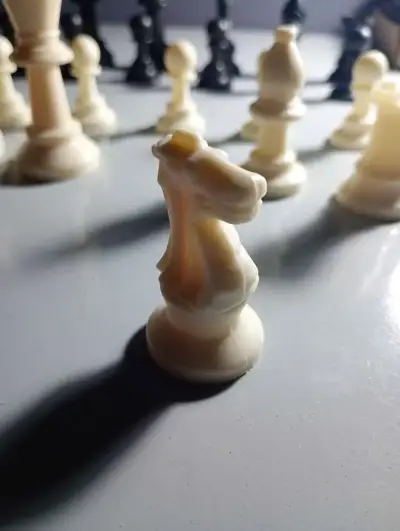 Juego de ajedrez clásico - miniatura 4