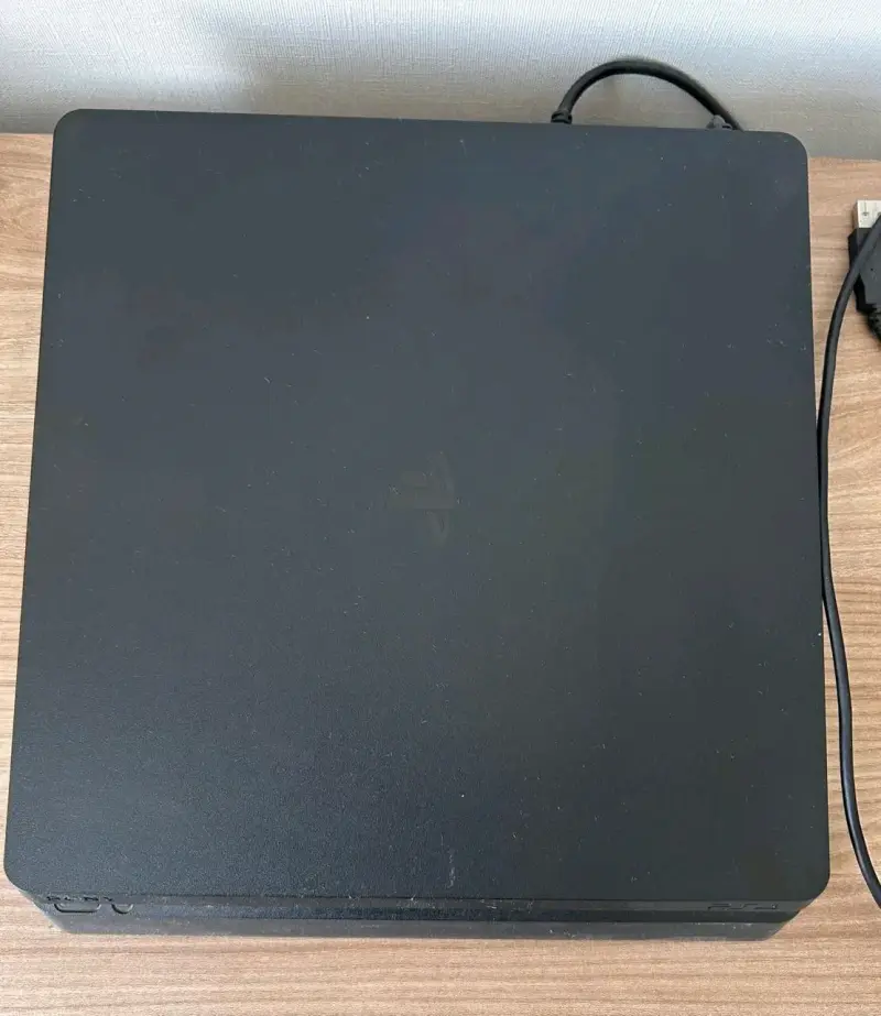 Consola Sony PS4 1TB con 3 juegos incluidos - 5