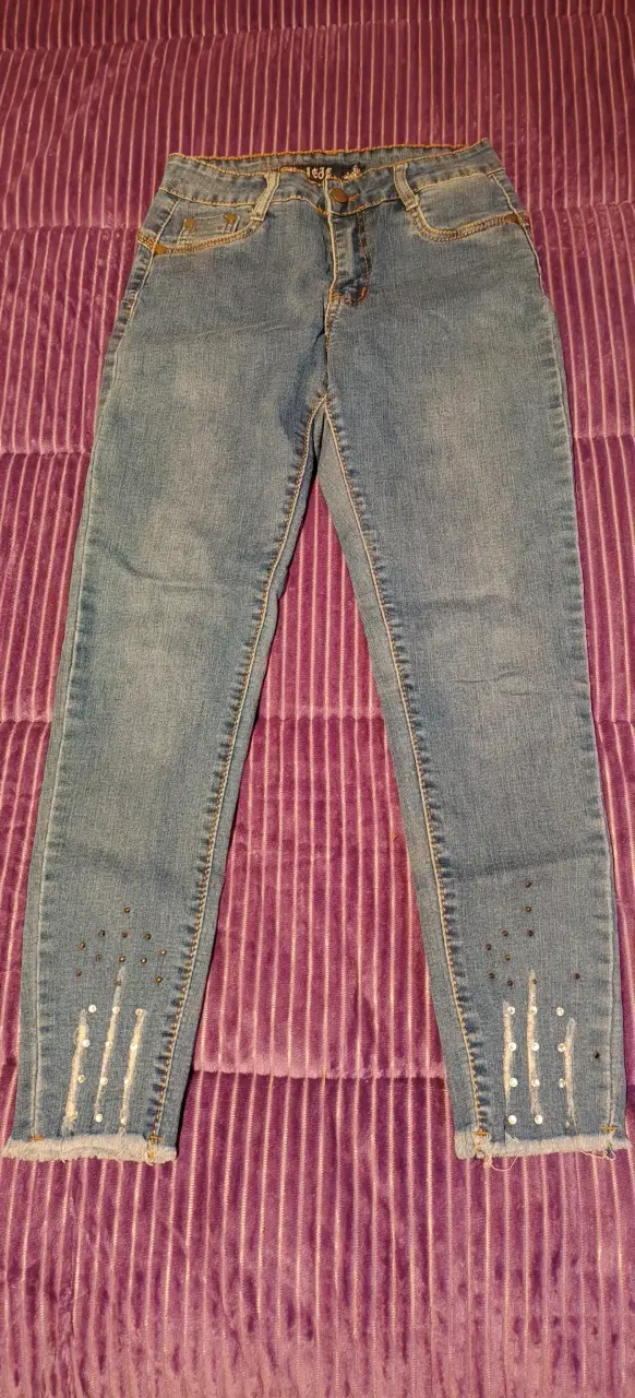 Jeans de mujer con detalles brillantes - 1