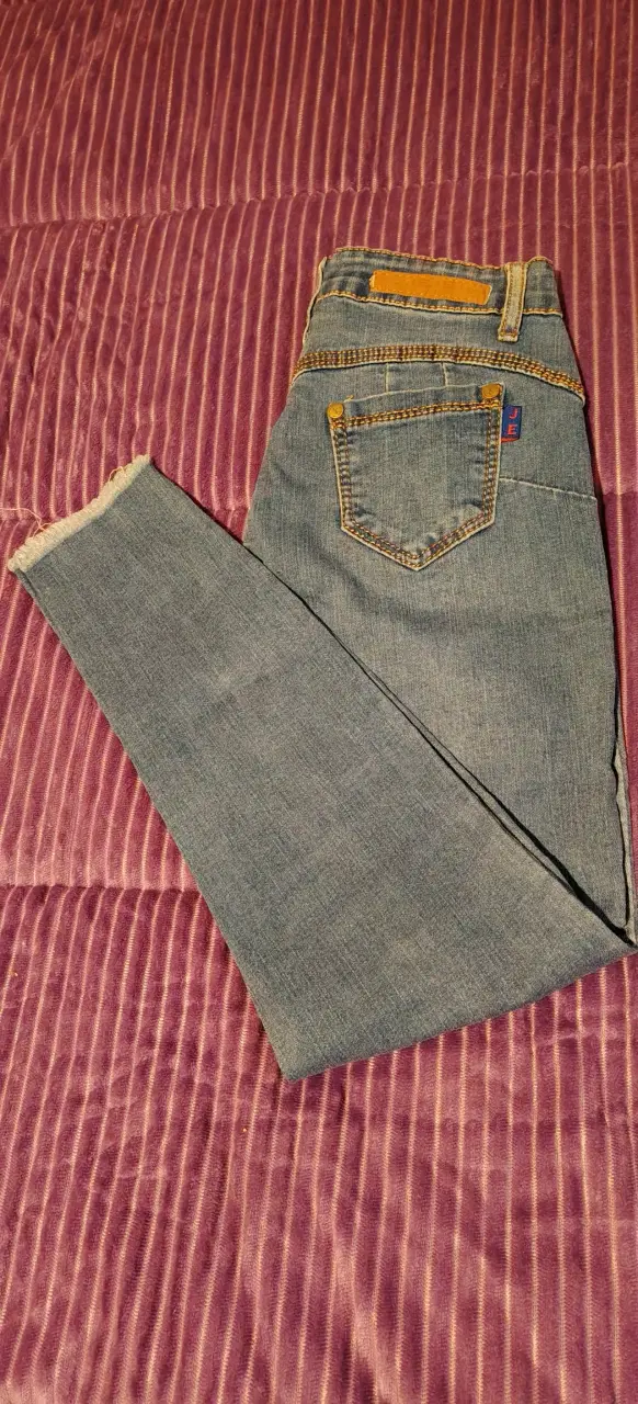 Jeans de mujer con detalles brillantes - 2