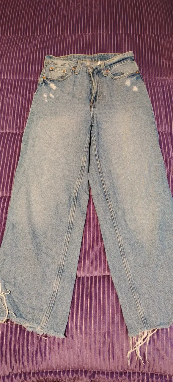 Jeans de mezclilla, diseño desgastado. - 2