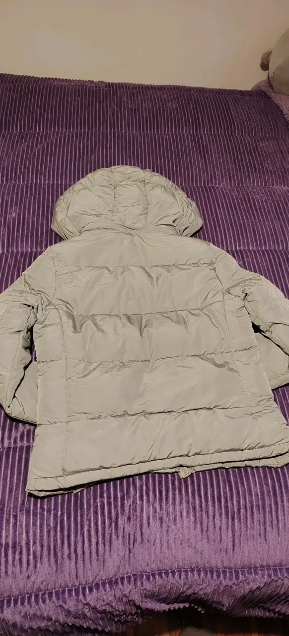 Chaqueta acolchada gris con capucha para mujer - 1
