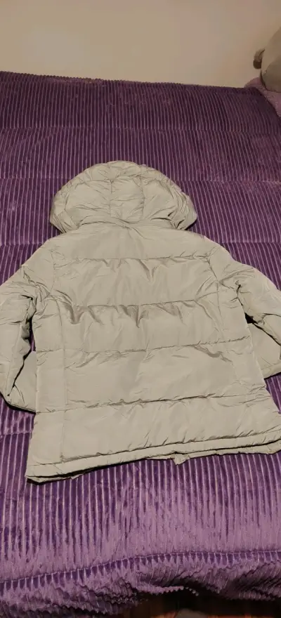 Chaqueta acolchada gris con capucha para mujer - miniatura 1