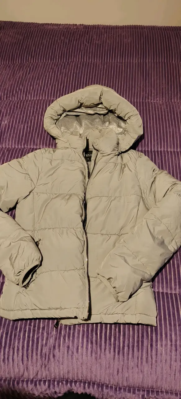 Chaqueta acolchada gris con capucha para mujer - 3