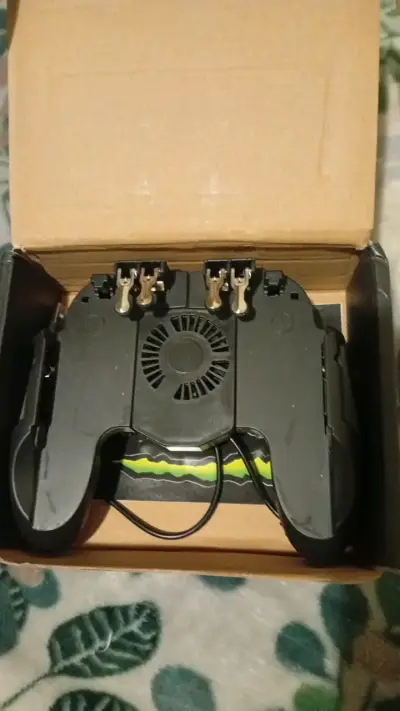 Controlador de juego con ventilador integrado - miniatura 2