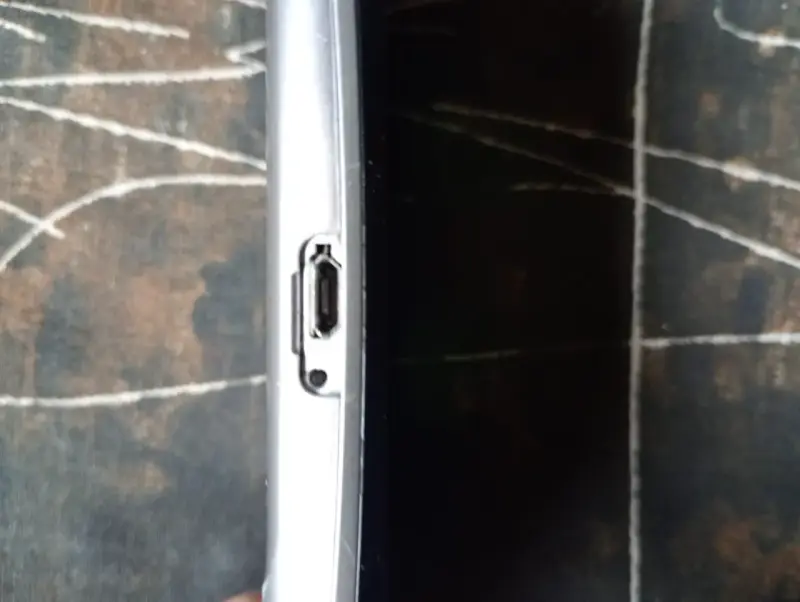 Celular LG P350 Gris Vintage Para Colección - 5