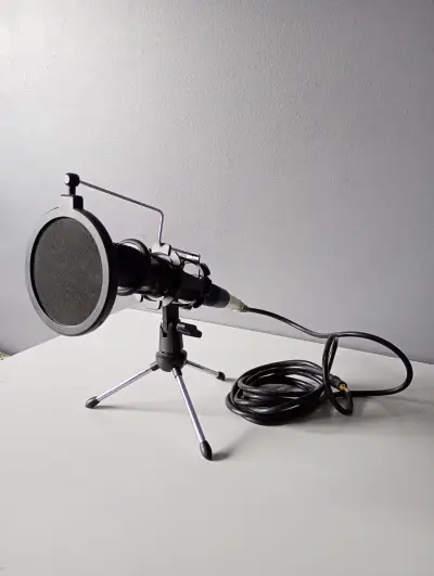 Micrófono Condensador con Soporte Profesional - miniatura 1