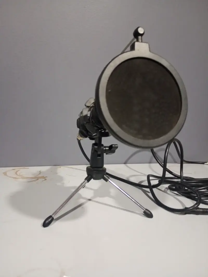 Micrófono Condensador con Soporte Profesional - 3