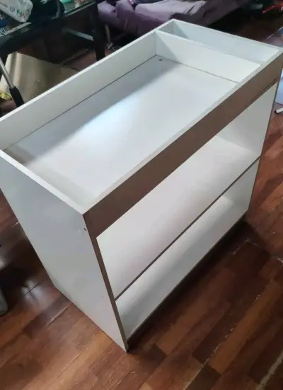 Cambiador de bebé blanco con estantes - miniatura 1