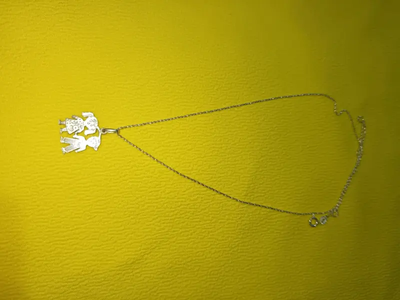 Collar de plata chilena con colgante de niños - 3