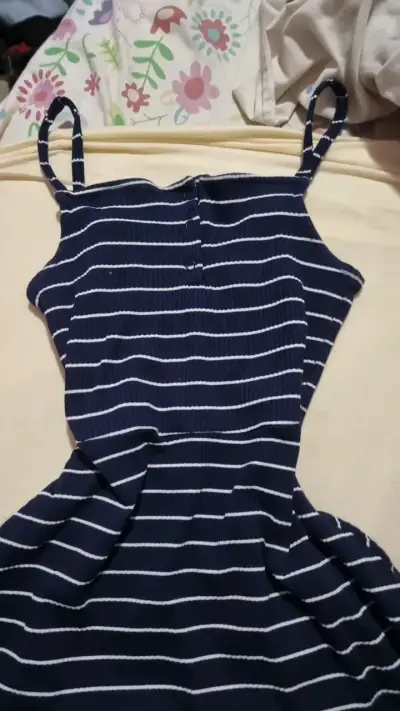 Vestido de rayas azul marino para niña - miniatura 1