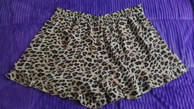 Shorts de mujer con estampado animal print - miniatura 1