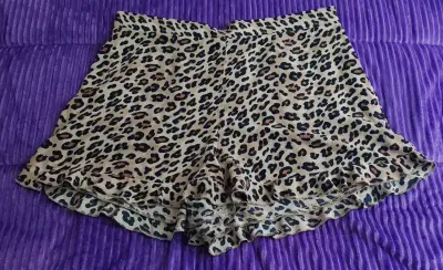 Shorts de mujer con estampado animal print - miniatura 2