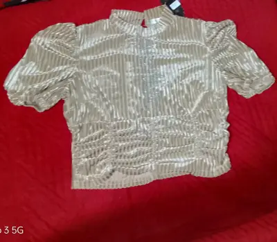 Top de terciopelo negro con tirantes - miniatura 4