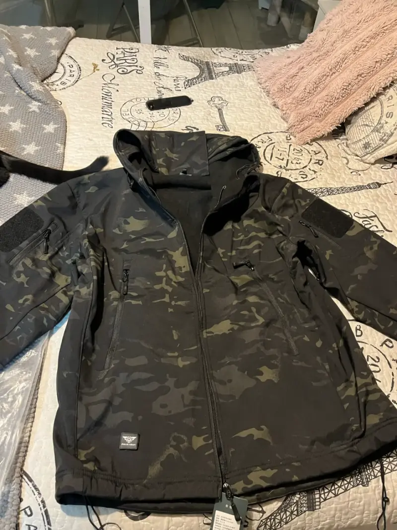 Chaqueta softsell táctica camuflada con capucha - 1