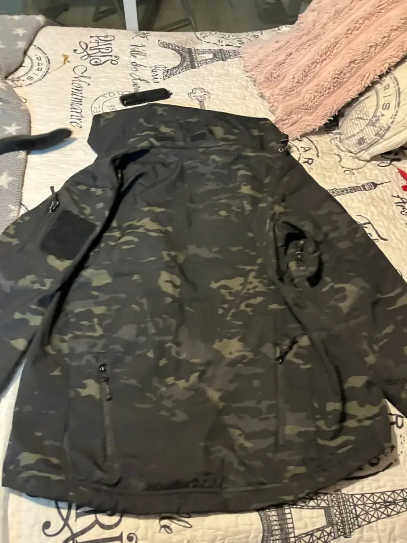 Chaqueta softsell táctica camuflada con capucha - 2