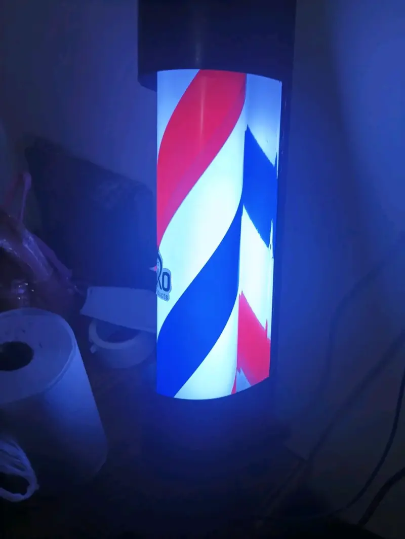 Luz de barbería giratoria LED con diseño clásico
