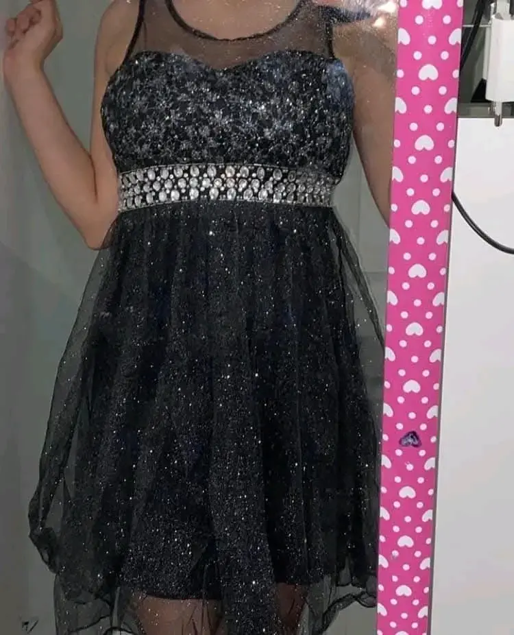 Vestido de fiesta corto con lentejuelas - 1